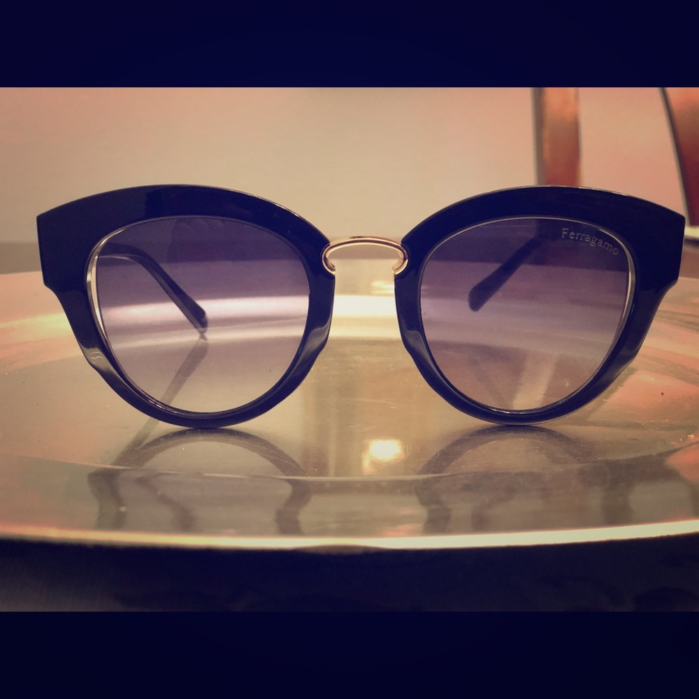 Ferragamo sunglasses (like new)